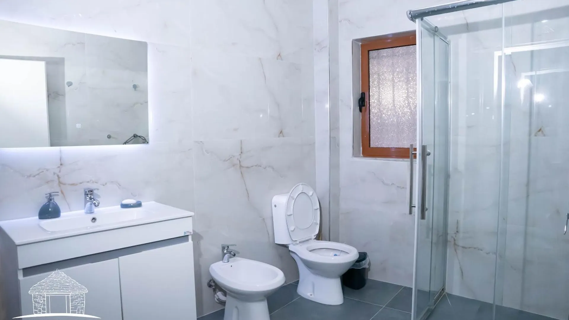 Agron'S Suite Tirana Apartment
